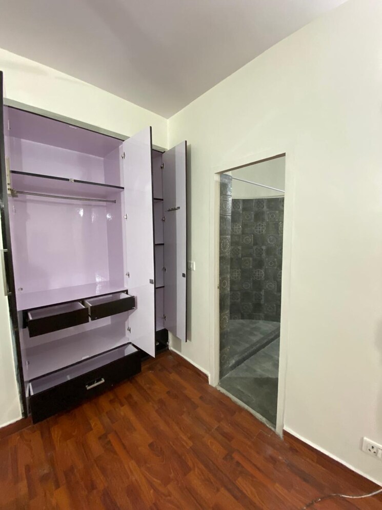 Room, rwa-apartments-sector-41 1 RK 450 Sq.Ft. Independent House In Sector 41 Noida 9052653