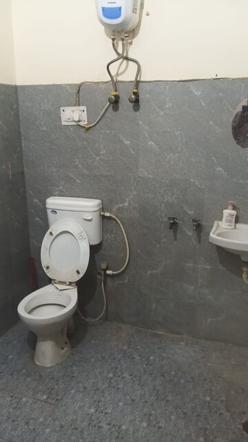 Bathroom in 1 RK Independent House at RWA Apartments Sector 40, Sector 40 – for Rent
