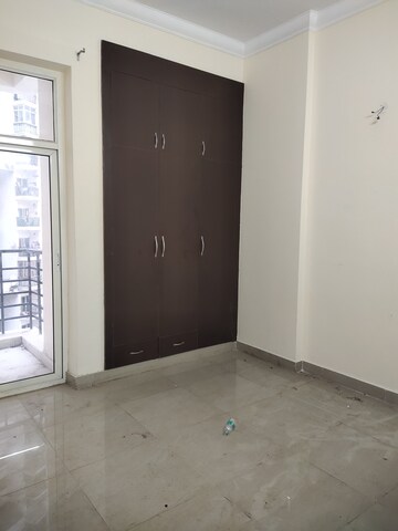 Furnished Amenities in 3 BHK Apartment at Assotech Windsor Court, Sector 78 – for Rent