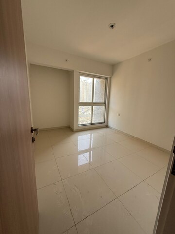 Room in 1.5 BHK Apartment at Godrej Emerald, Ghodbunder Road – for Rent