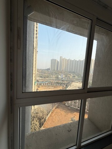 Room in 1.5 BHK Apartment at Godrej Emerald, Ghodbunder Road – for Rent