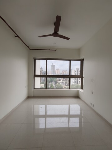 Room in 2 BHK Apartment at Kalpataru Paramount E, Kapur Bawdi – for Rent