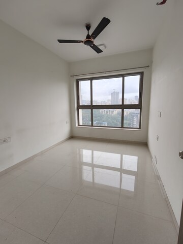 Room in 2 BHK Apartment at Kalpataru Paramount A, Kapur Bawdi – for Rent