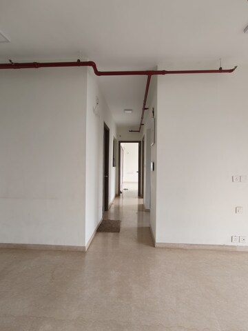 Room in 2 BHK Apartment at Kalpataru Paramount A, Kapur Bawdi – for Rent