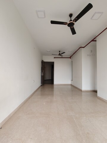 Room in 2 BHK Apartment at Kalpataru Paramount A, Kapur Bawdi – for Rent
