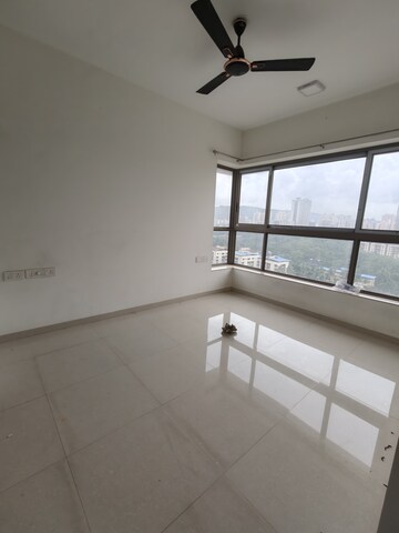 Room in 2 BHK Apartment at Kalpataru Paramount A, Kapur Bawdi – for Rent
