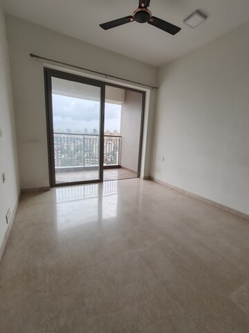 Room in 2 BHK Apartment at Kalpataru Paramount A, Kapur Bawdi – for Rent