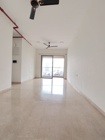 Room in 2 BHK Apartment at Kalpataru Paramount A, Kapur Bawdi – for Rent