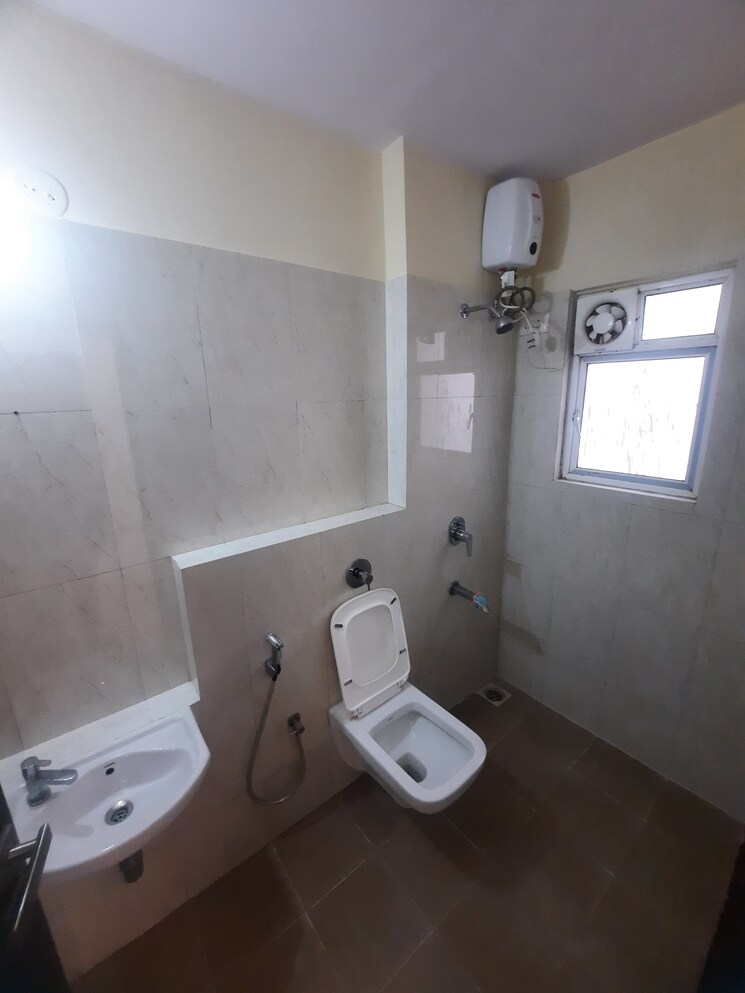 Bathroom, puranik-hometown-phase-ii 1 Bedroom 586 Sq.Ft. Apartment In Ghodbunder Road Thane 9052753