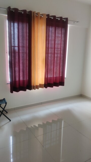 Room in 2.5 BHK Apartment at Kolte Patil R1 Life Republic, Hinjewadi – for Rent