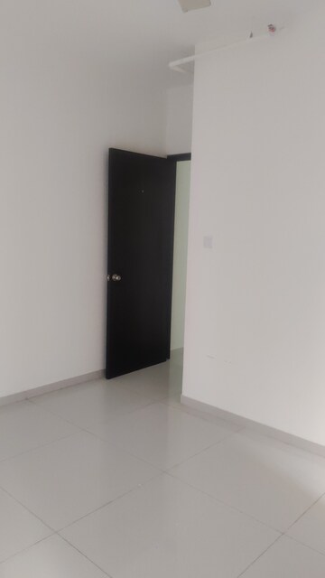 Room in 2.5 BHK Apartment at Kolte Patil R1 Life Republic, Hinjewadi – for Rent