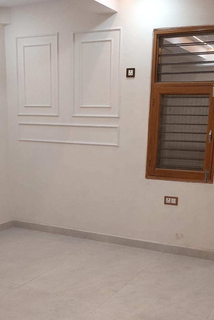 Room, krishna-tower-noida 3 Bedroom 1350 Sq.Ft. Apartment In Sector 73 Noida 9052777