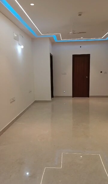 Room in 4 BHK Apartment at Rainbow Vistas, Hi Tech City – for Sale