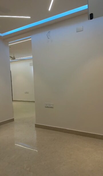 Room in 4 BHK Apartment at Rainbow Vistas, Hi Tech City – for Sale