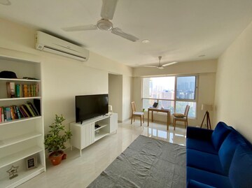 Bedroom in 2 BHK Apartment at Andheri West – for Rent