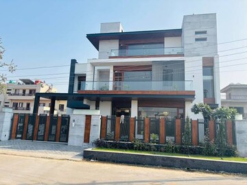 6 BHK Independent House For Sale in Sector 7