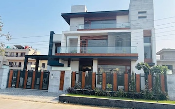 6 BHK Independent House For Sale in Sector 7