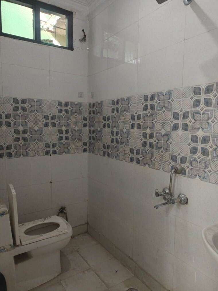 Bathroom, govindpuri 3 Bedroom 920 Sq.Ft. Builder Floor In Govindpuri Delhi 9052827