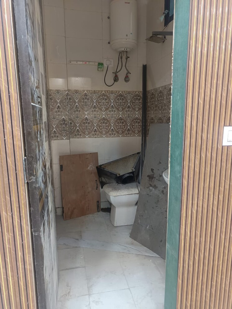 Bathroom, govindpuri 3 Bedroom 920 Sq.Ft. Builder Floor In Govindpuri Delhi 9052827