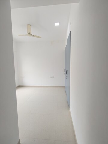 Furnished Amenities in 2 BHK Apartment at Kalpataru Immensa, Kolshet Road – for Rent