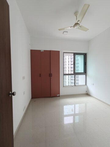 Room in 2 BHK Apartment at Kalpataru Immensa, Kolshet Road – for Rent