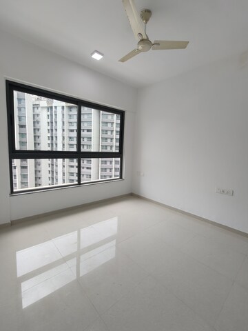 Room in 2 BHK Apartment at Kalpataru Immensa, Kolshet Road – for Rent