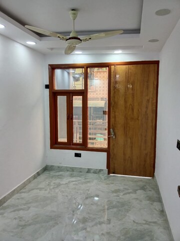 Room in 3 BHK Builder Floor at Govindpuri – for Rent