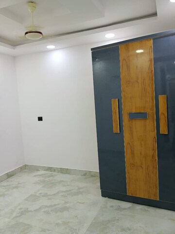 Room in 3 BHK Builder Floor at Govindpuri – for Rent