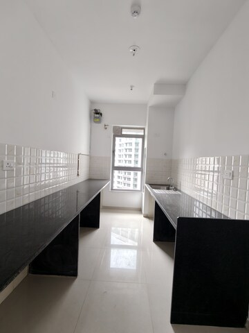 2 BHK Apartment For Rent in Kalpataru Immensa C, Kolshet Road