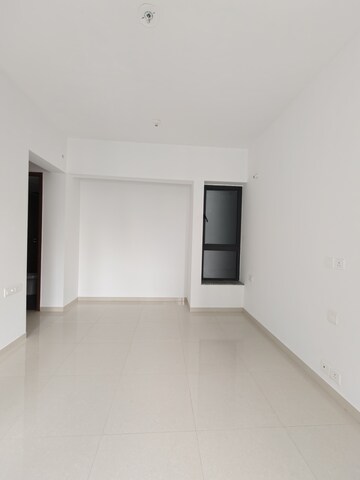 Room in 2 BHK Apartment at Kalpataru Immensa C, Kolshet Road – for Rent