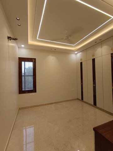 Room in 3 BHK Apartment at Navbharat Apartments, Paschim Vihar – for Rent