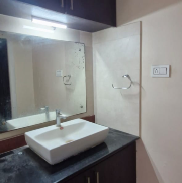 Bedroom in 3 BHK Builder Floor at Kondapur – for Rent
