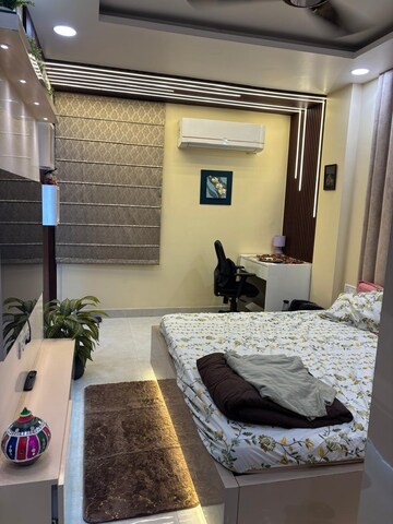 Team Area in 2 BHK Apartment at Jahaz Apartments, Paschim Vihar – for Rent