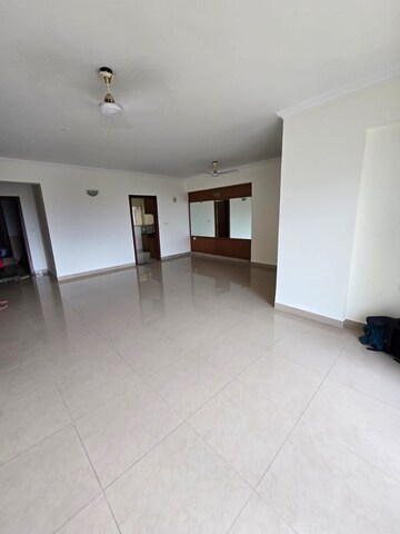 Room in 3.5 BHK Apartment at Yeshwanthpur – for Rent