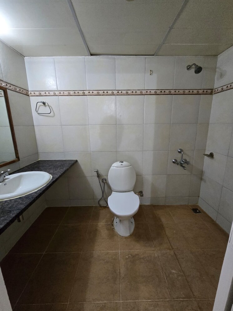 Bathroom, yeshwanthpur 3.5 Bedroom 2000 Sq.Ft. Apartment In Yeshwanthpur Bangalore 9052898