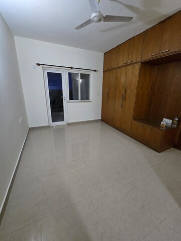 Room in 3.5 BHK Apartment at Yeshwanthpur – for Rent