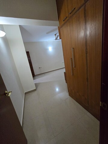 Room in 3.5 BHK Apartment at Yeshwanthpur – for Rent