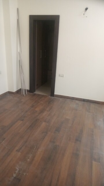 Room in 2 BHK Apartment at Shri Balaji BCC Heights, Raebareli Road – for Rent