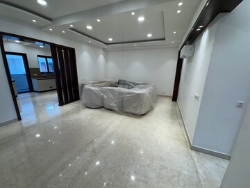 Parking in 3 BHK Builder Floor at Sector 7 – for Sale