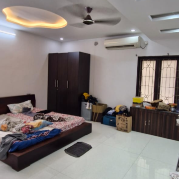 Bedroom in 4 BHK Builder Floor at Kondapur – for Rent