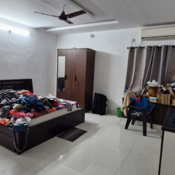 Bedroom in 4 BHK Builder Floor at Kondapur – for Rent