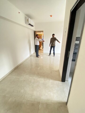 Room in 2 BHK Apartment at Lodha Amara, Kolshet Road – for Rent