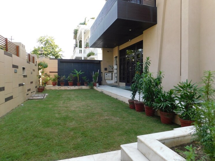 Exterior View, sector 50 4 Bedroom 450 Sq.Mt. Villa In Sector 50 Noida 9052986