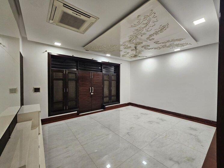Room, sector 50 4 Bedroom 450 Sq.Mt. Villa In Sector 50 Noida 9052986
