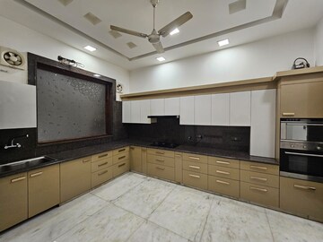 Kitchen in 4 BHK Villa at Sector 50 – for Rent