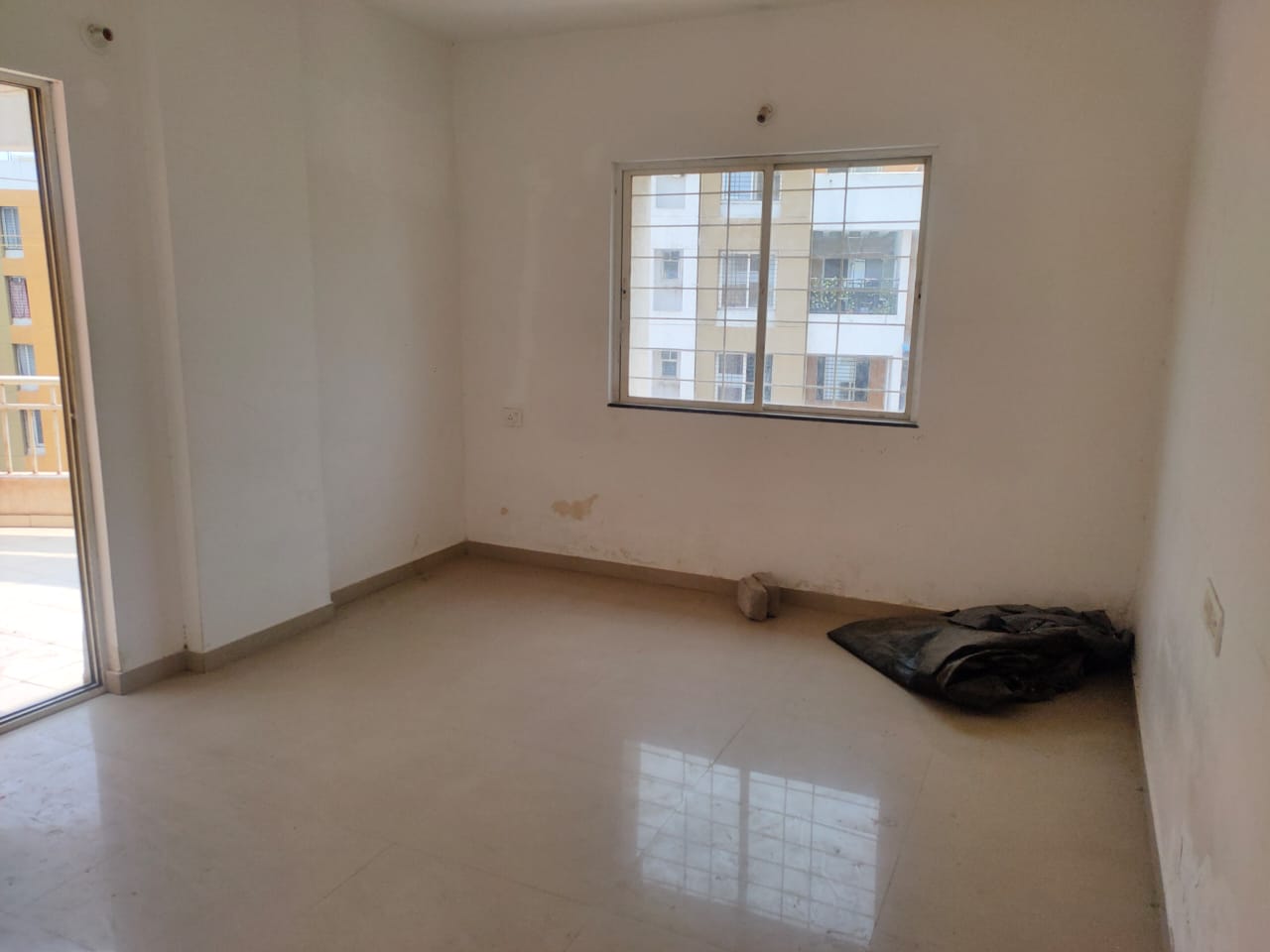 2 BHK Apartment For Rent in Diamond White Stone