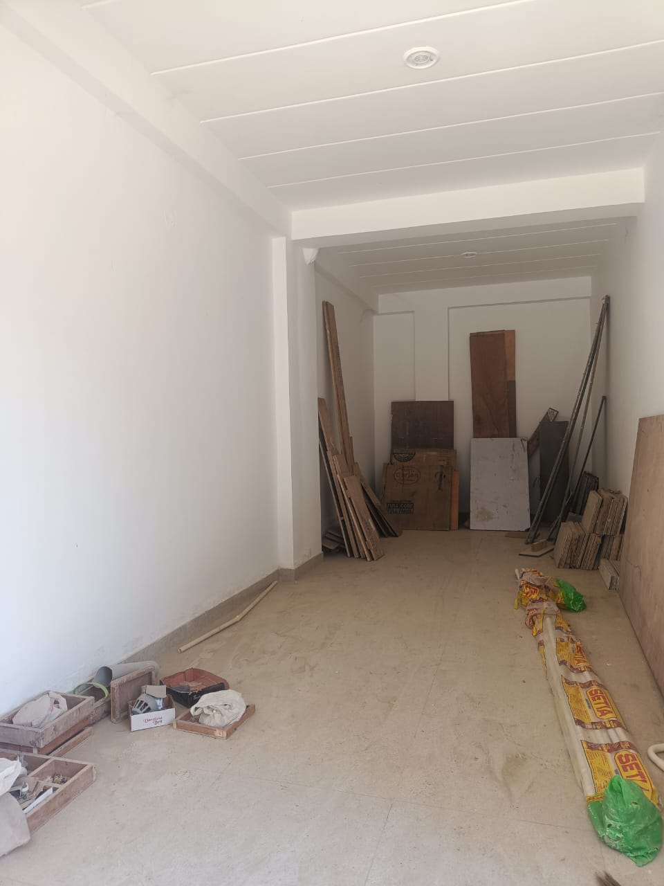 Retail Shop For Rent in Defence Colony