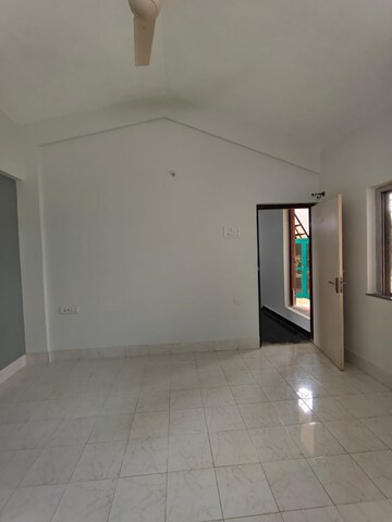 Room in 3 BHK Apartment at New Mahada Colony, Goregaon East – for Rent