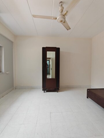 Room in 3 BHK Apartment at New Mahada Colony, Goregaon East – for Rent