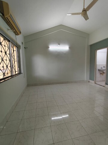Room in 3 BHK Apartment at New Mahada Colony, Goregaon East – for Rent